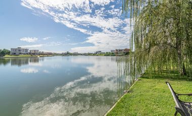 Venta Casa a la laguna San Sebastián área 10, 6am 4/5 dor, galería abierta/cerrada, terminaciones