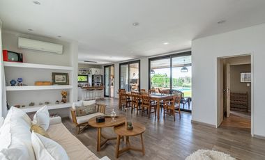 Venta Casa a la laguna San Sebastián área 10, 6am 4/5 dor, galería abierta/cerrada, terminaciones