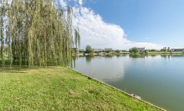 Venta Casa a la laguna San Sebastián área 10, 6am 4/5 dor, galería abierta/cerrada, terminaciones
