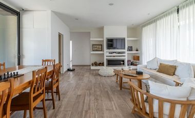 Venta Casa a la laguna San Sebastián área 10, 6am 4/5 dor, galería abierta/cerrada, terminaciones