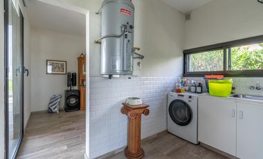 Venta Casa a la laguna San Sebastián área 10, 6am 4/5 dor, galería abierta/cerrada, terminaciones