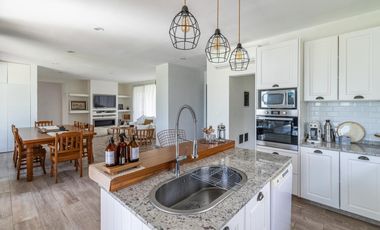 Venta Casa a la laguna San Sebastián área 10, 6am 4/5 dor, galería abierta/cerrada, terminaciones