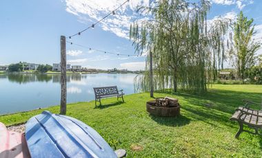 Venta Casa a la laguna San Sebastián área 10, 6am 4/5 dor, galería abierta/cerrada, terminaciones