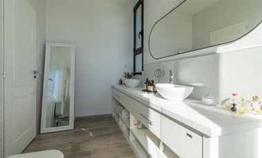 Venta Casa a la laguna San Sebastián área 10, 6am 4/5 dor, galería abierta/cerrada, terminaciones