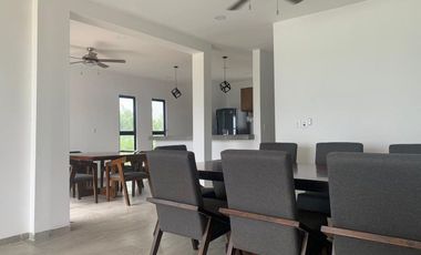 CASA EN VENTA MERIDA, PLAYA SAN BENITO, FRENTE AL MAR, ENTREGA INMEDIATA.