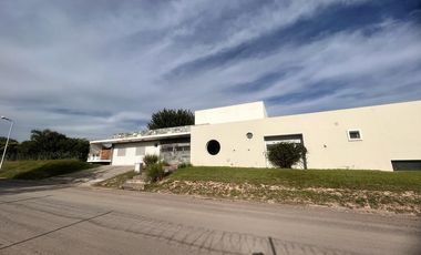 Casa Duplex Amoblada en Alquiler-  La Calandria zona sur
