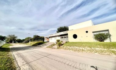 Casa Duplex Amoblada en Alquiler-  La Calandria zona sur