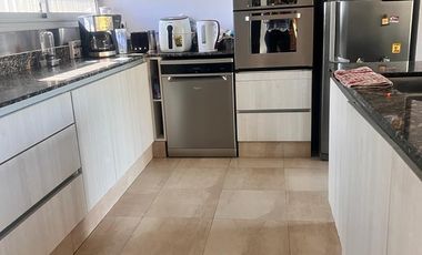 Casa Duplex Amoblada en Alquiler-  La Calandria zona sur