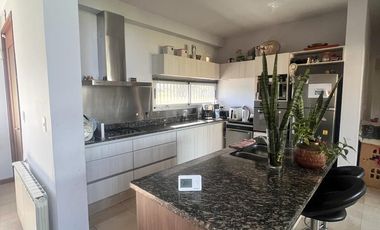 Casa Duplex Amoblada en Alquiler-  La Calandria zona sur