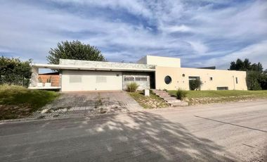 Casa Duplex Amoblada en Alquiler-  La Calandria zona sur