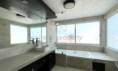 En Venta Hermosa casa de tres niveles, con excelente ubicación.