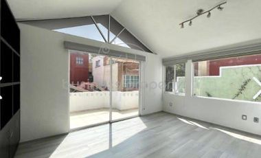 En Venta Hermosa casa de tres niveles, con excelente ubicación.