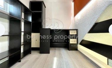 En Venta Hermosa casa de tres niveles, con excelente ubicación.