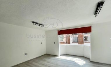 En Venta Hermosa casa de tres niveles, con excelente ubicación.