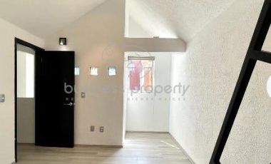 En Venta Hermosa casa de tres niveles, con excelente ubicación.
