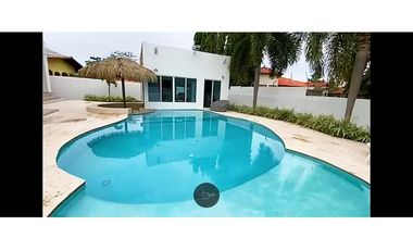 Vendo Hermosa Casa de Playa/Spectacular House for Sale in Coronado