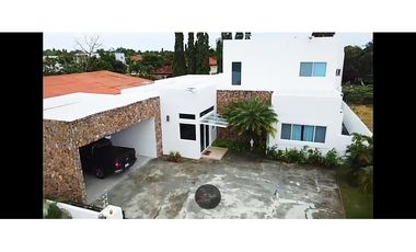 Vendo Hermosa Casa de Playa/Spectacular House for Sale in Coronado