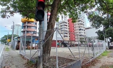 SE VENDE TERRENO COMERCIAL ESQUINA EN VIA ISRAEL CODIGO RM-3 / MCU2