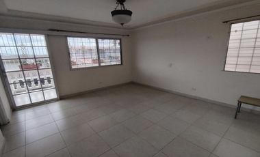 SE VENDE CASA EN LAS CUMBRES URB. SAN ANDRES FRENTE AL METRO
