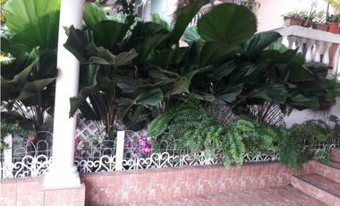 SE VENDE CASA EN LAS CUMBRES URB. SAN ANDRES FRENTE AL METRO