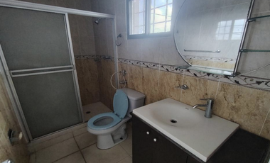 SE VENDE CASA EN LAS CUMBRES URB. SAN ANDRES FRENTE AL METRO