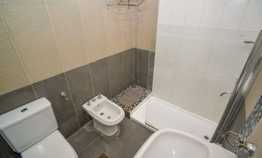 Casa espaciosa sobre Bv Pellgrini!