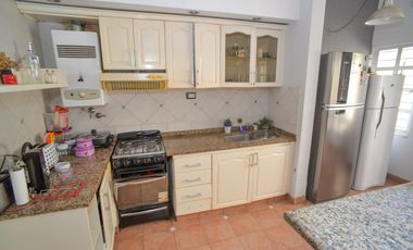 Casa espaciosa sobre Bv Pellgrini!
