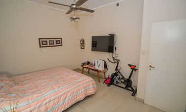 Casa espaciosa sobre Bv Pellgrini!
