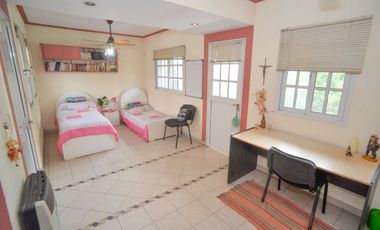 Casa espaciosa sobre Bv Pellgrini!