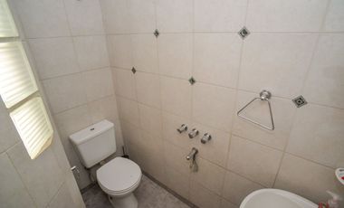 Casa espaciosa sobre Bv Pellgrini!