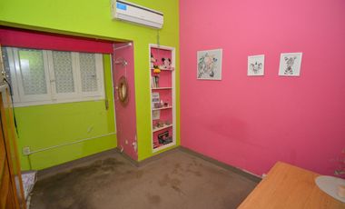 Casa espaciosa sobre Bv Pellgrini!