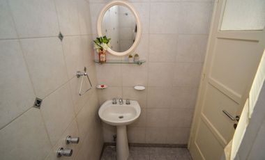Casa espaciosa sobre Bv Pellgrini!
