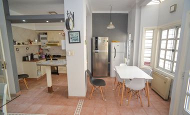 Casa espaciosa sobre Bv Pellgrini!