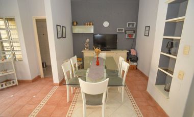 Casa espaciosa sobre Bv Pellgrini!