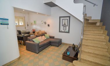 Casa espaciosa sobre Bv Pellgrini!
