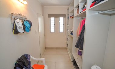 Casa espaciosa sobre Bv Pellgrini!