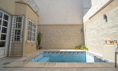 Casa espaciosa sobre Bv Pellgrini!