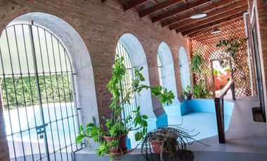 CASA 3 dormitorios con jardín en RECONQUISTA (Sta