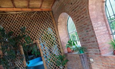 CASA 3 dormitorios con jardín en RECONQUISTA (Sta