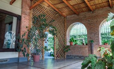 CASA 3 dormitorios con jardín en RECONQUISTA (Sta