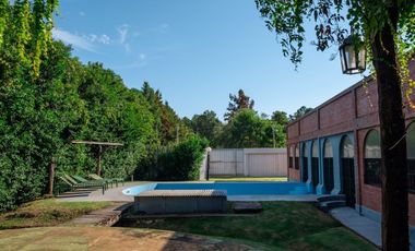 CASA 3 dormitorios con jardín en RECONQUISTA (Sta
