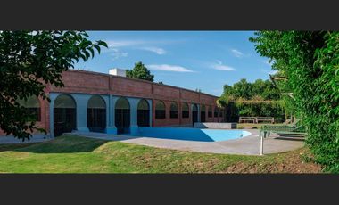 CASA 3 dormitorios con jardín en RECONQUISTA (Sta