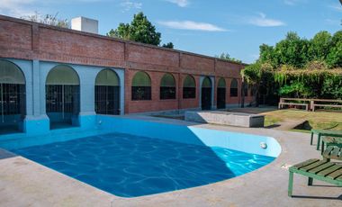 CASA 3 dormitorios con jardín en RECONQUISTA (Sta