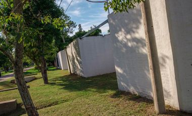CASA 3 dormitorios con jardín en RECONQUISTA (Sta