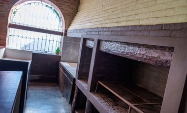 CASA 3 dormitorios con jardín en RECONQUISTA (Sta