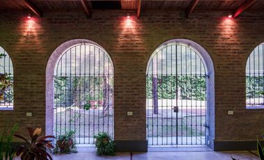 CASA 3 dormitorios con jardín en RECONQUISTA (Sta