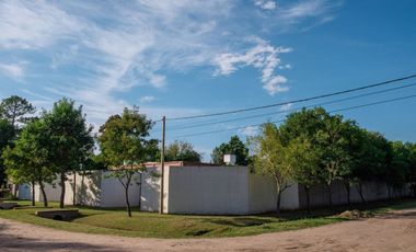 CASA 3 dormitorios con jardín en RECONQUISTA (Sta