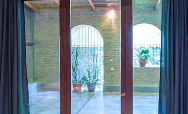 CASA 3 dormitorios con jardín en RECONQUISTA (Sta