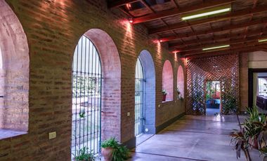CASA 3 dormitorios con jardín en RECONQUISTA (Sta