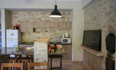 SE VENDE QUINCHO EN CLUB DE CAMPO LA RURAL RQTA.